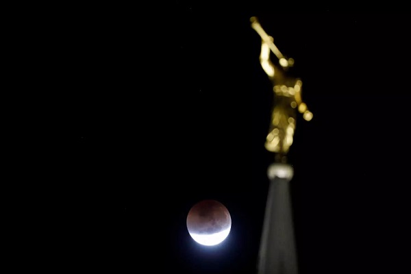 <span>Ολική έκλειψη Σελήνης: Μάγεψε τον πλανήτη το φεγγάρι του Κάστορα</span>