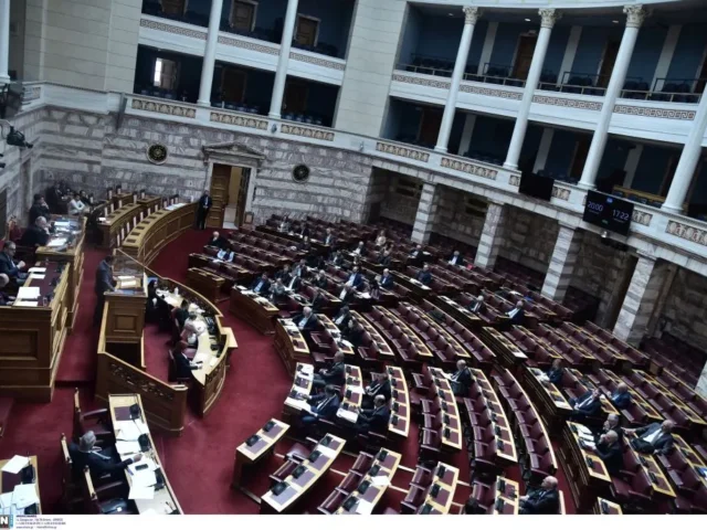 Επίδομα στους υπαλλήλους της βουλής!