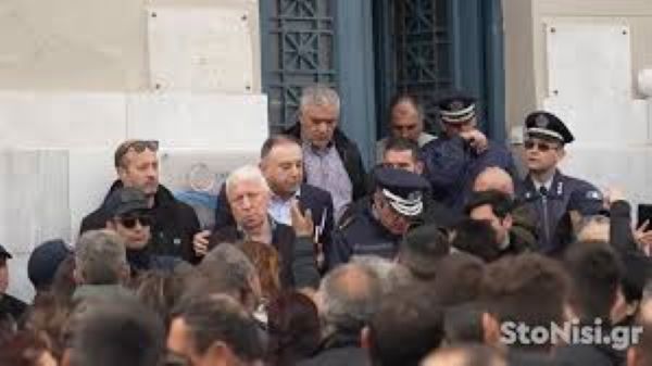 Η Λέσβος στα κάγκελα