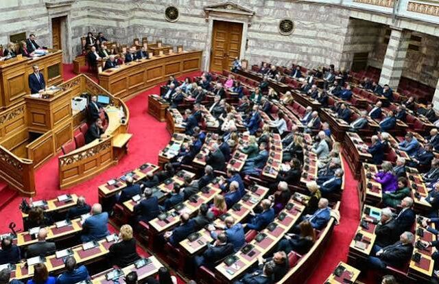 Φαστ τρακ εργασίες για την Αναθεώρηση του Συντάγματος