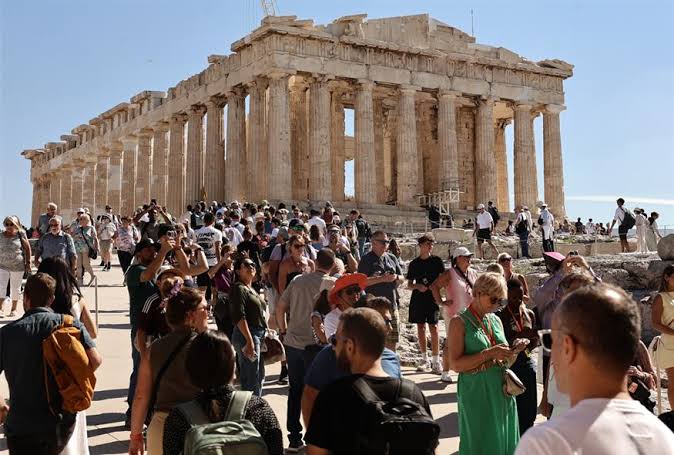 Όλοι ένα παρεάκι