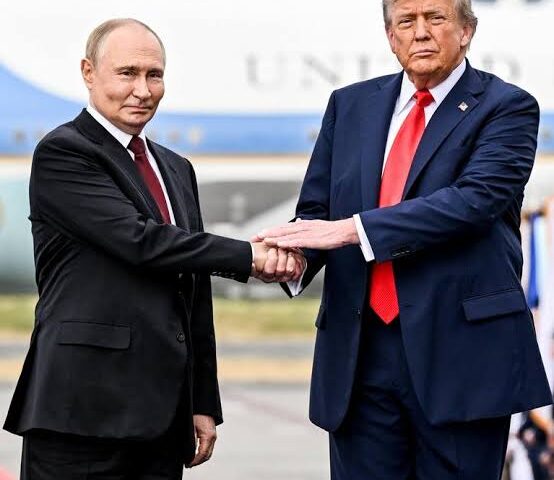 Συμφωνία-σοκ του Trump με τον Putin για το πετρέλαιο
