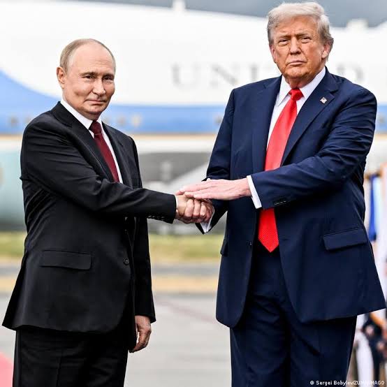 Συμφωνία-σοκ του Trump με τον Putin για το πετρέλαιο